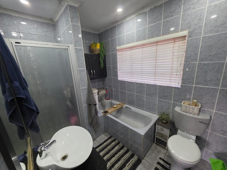 4 Bedroom Property for Sale in Bodorp North West